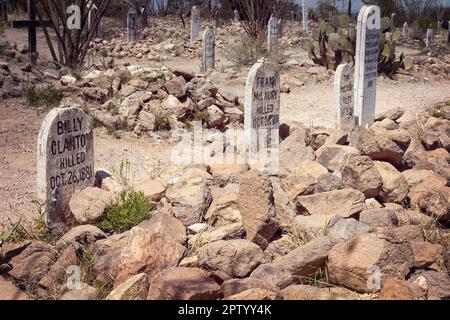 Boothill in Tombstone, Arizona, wurde zum Spitznamen für den „Old City Cemetery“, der sich auf die Anzahl der Männer bezieht, die mit ihren Stiefeln starben. Das sind die Stockfoto