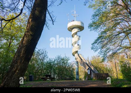 Tulbing: Hügel Tulbingerkogel, Aussichtsturm Leopold-Figl-Warte in Wienerwald, Wienerwald, Niederösterreich, Niederösterreich, Österreich Stockfoto