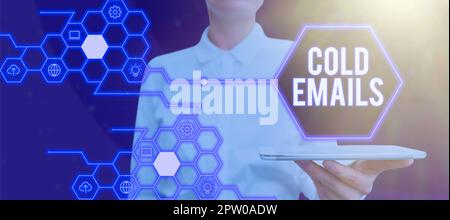 Text mit Inspiration Kälte E-Mails, Geschäftsübersicht unaufgeforderte E-Mails, die ohne vorherigen Kontakt an einen Empfänger gesendet werden Stockfoto