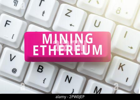 Text zeigt Inspiration Mining Ethereum, Konzeptfoto der Prozess der Erhöhung des Volumens von Ether im Umlauf Stockfoto