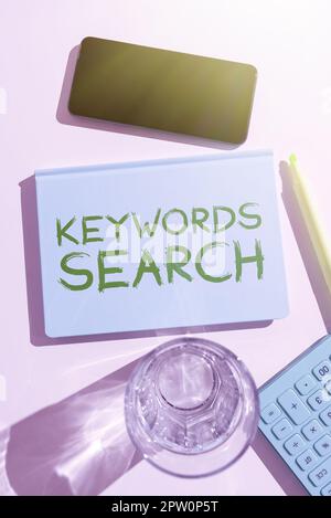 Handschriftlicher Text Schlüsselwortsuche, Business Showcase sucht nach übereinstimmenden Dokumenten, die ein oder mehrere Wörter enthalten Stockfoto