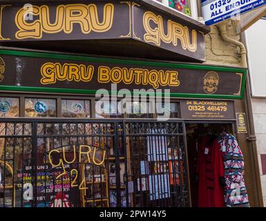 Die bekannte unabhängige Guru Boutique in Blackwellgate, Darlington, gibt bekannt, dass sie zum Verkauf steht Stockfoto