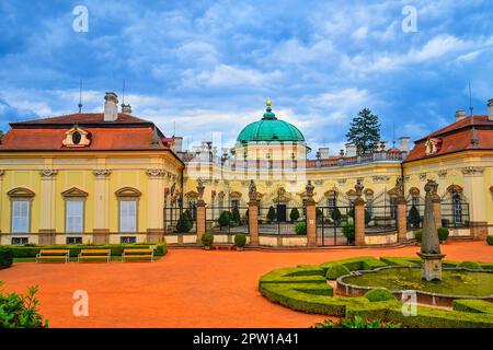 Buchlovice, Tschechische Republik - 12. Juli 2018: Das Chateau Buchlovice ist im italienischen Barockstil gestaltet. Region Südmähren, Tschechische Republik. Stockfoto