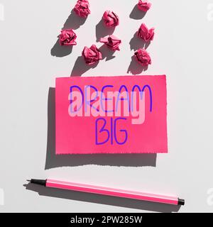 Konzeptionelle Darstellung Dream Big, Wortwahl, um an etwas wichtiges zu denken, das Sie erreichen möchten Stockfoto