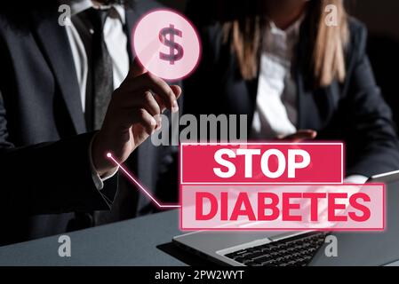 Schreiben Text anzeigen Stop Diabetes, Wort auf Blutzucker-Niveau geschrieben ist höher als normale injizieren Insulin Stockfoto