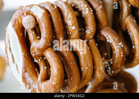 Bretzel oder Pretzel, original deutsches Rezept. Poster-Banner für Bäckerei-Café-Menü. Oktoberfest-Karte. Speicherplatz kopieren Stockfoto