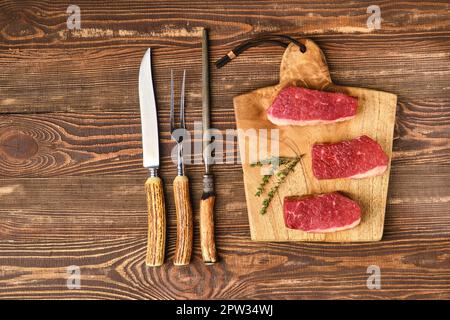 Blick von oben auf frisches, rohes Rinderbrisket-Flachsteak Stockfoto