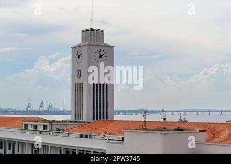 Rio de Janeiro, Brasilien - 14. April 2023: Uhrenturm im Hafenviertel Stockfoto