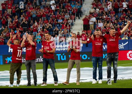 Pamplona, Spanien. 28. April 2023. Sport. Fußball. Tribut an die Osasuna-Spieler, die im Finale der Copa del Rey 2005 mitgespielt haben. Kredit: Inigo Alzugaray/Alamy Live News Stockfoto