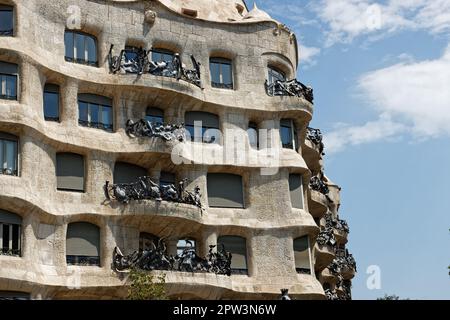 Casa Milà, eines der berühmtesten Gebäude in Barcelona, Spanien Stockfoto