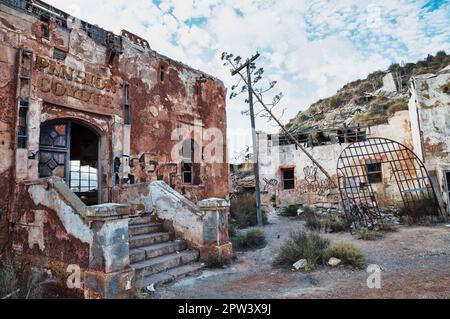 09-22-2022. Almeria, Andalucía, Spanien. Fuerte El Condor. Verlassener Film in der Wüste Almeria Stockfoto