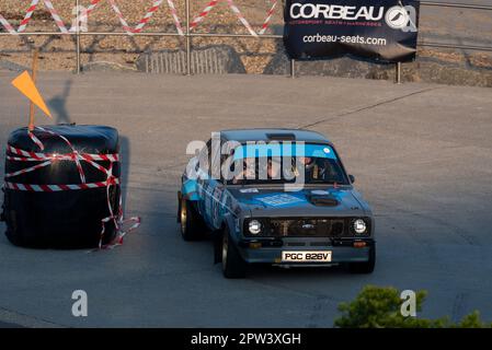 Gary Mason fährt mit einem Ford Escort Mk2 an der Corbeau Seats Rallye am Meer in Clacton on Sea, Essex, Großbritannien. Mitfahrer John Matthews Stockfoto