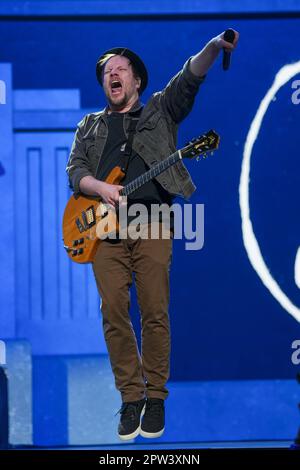 Der Fall Out Boy Leadsänger Patrick Stump tritt nach dem NFL Draft 2023 Thursday Day 1 während der NFL Concert Series am 27. April 2023 in der Union Station in Kansas City, MO, auf. (Max Siker / Bild von Sport) Stockfoto