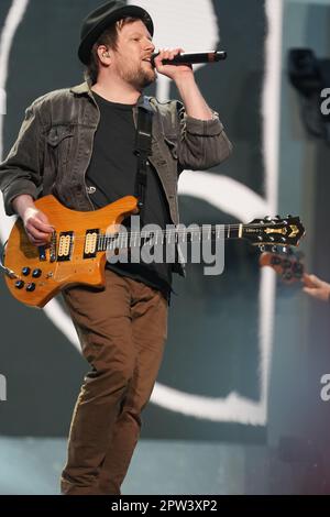 Der Fall Out Boy Leadsänger Patrick Stump tritt nach dem NFL Draft 2023 Thursday Day 1 während der NFL Concert Series am 27. April 2023 in der Union Station in Kansas City, MO, auf. (Max Siker / Bild von Sport) Stockfoto