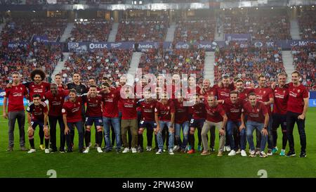 Pamplona, Spanien. 28. April 2023. Sport. Fußball. Tribut an die Osasuna-Spieler, die im Finale der Copa del Rey 2005 mitgespielt haben. Kredit: Inigo Alzugaray/Alamy Live News Stockfoto