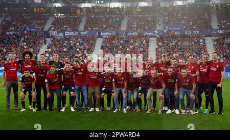 Pamplona, Spanien. 28. April 2023. Sport. Fußball. Tribut an die Osasuna-Spieler, die im Finale der Copa del Rey 2005 mitgespielt haben. Kredit: Inigo Alzugaray/CordonPress Kredit: CORDON PRESS/Alamy Live News Stockfoto