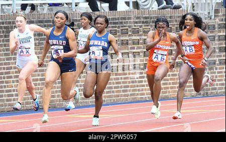 Philadelphia, Pennsylvania, USA. 28. April 2023. 28. April 2023, Philadelphia PA- Howard University Runners LAMARIA WASHINGTON und TIFFANI RAE PITTMAN in Aktion während der Penn Relays am Franklin Field in Philadelphia PA (Kreditbild: © Ricky Fitchett/ZUMA Press Wire) NUR REDAKTIONELLE VERWENDUNG! Nicht für den kommerziellen GEBRAUCH! Kredit: ZUMA Press, Inc./Alamy Live News Stockfoto