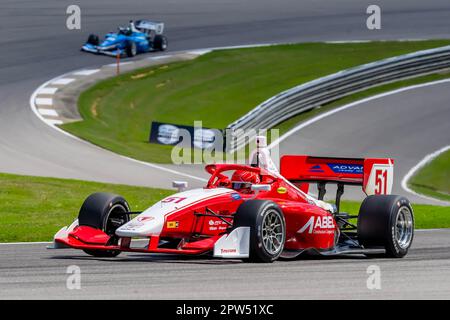 Birmingham, AL, USA. 28. April 2023. JACOB ABEL (51) aus Louisville, Kentucky, reist durch die Kurven während einer Übung für den INDY NXT von Firestone Grand Prix von Alabama im Barber Motorsports Park in Birmingham AL. (Kreditbild: © Walter G. Arce Sr./ZUMA Press Wire) NUR REDAKTIONELLE VERWENDUNG! Nicht für den kommerziellen GEBRAUCH! Kredit: ZUMA Press, Inc./Alamy Live News Stockfoto