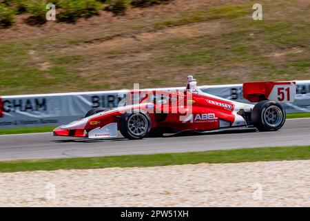 Birmingham, AL, USA. 28. April 2023. JACOB ABEL (51) aus Louisville, Kentucky, reist durch die Kurven während einer Übung für den INDY NXT von Firestone Grand Prix von Alabama im Barber Motorsports Park in Birmingham AL. (Kreditbild: © Walter G. Arce Sr./ZUMA Press Wire) NUR REDAKTIONELLE VERWENDUNG! Nicht für den kommerziellen GEBRAUCH! Kredit: ZUMA Press, Inc./Alamy Live News Stockfoto