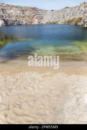 Der alte Steinbruch von Alcantara wird jetzt als natürlicher Swimmingpool genutzt, Caceres, Extremadura, Spanien Stockfoto