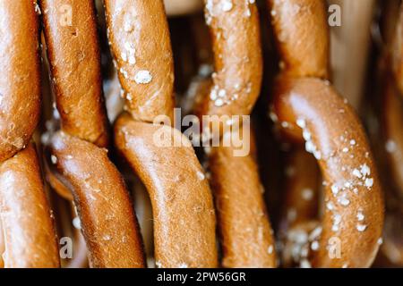 Bretzel oder Pretzel, original deutsches Rezept. Poster-Banner für Bäckerei-Café-Menü. Oktoberfest-Karte. Speicherplatz kopieren Stockfoto