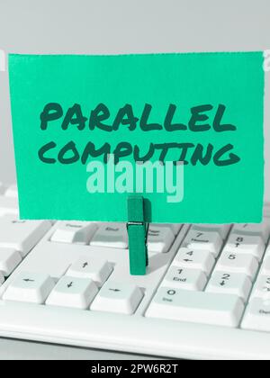 Schild zur Anzeige von Parallelverarbeitung, Business Concept Simultanberechnung mittels Software und Hardware Stockfoto