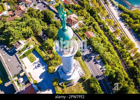 Leuchtturm Triest Phare de la Victoire aus der Vogelperspektive, Friaul-Julisch Venetien in Italien Stockfoto