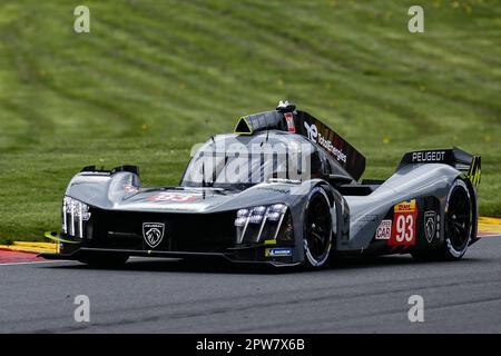 Stavelot, Belgien. 28. April 2023. Der französische Fahrer Jean-Eric Vergne von Peugeot TotalEnergies fährt den Peugeot 9X8 Rennwagen während des Qualifikationsrennen der Hypercar-Kategorie für die 6 Stunden Spa-Francorchamps, der dritten Runde der FIA-Weltausdauermeisterschaft (WEC) 2023 auf dem Circuit de Spa-Francorchamps in Stavelot, Belgien, am 28. April 2023. Kredit: Zheng Huansong/Xinhua/Alamy Live News Stockfoto