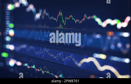 Aktiendiagramm und Diagramm mit einem Business Candlestick. Statische Finanzanalyse mit wachsenden Finanzdiagrammen. Online-Handel, Investitionen, Strategie-Markt Stockfoto