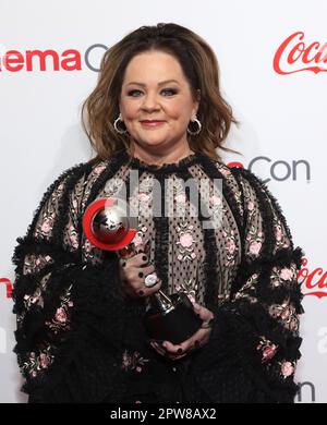 Las Vegas, USA. 27. April 2023. Melissa McCarthy wird am 27. April 2023 im Caesars Palace bei den Big Screen Achievement Awards der CinemaCon 2023 in Las Vegas, Nevada, eintreffen © JPA/AFF-USA.com Gutschrift: AFF/Alamy Live News Stockfoto