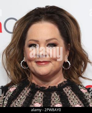 Las Vegas, USA. 27. April 2023. Melissa McCarthy wird am 27. April 2023 im Caesars Palace bei den Big Screen Achievement Awards der CinemaCon 2023 in Las Vegas, Nevada, eintreffen © JPA/AFF-USA.com Gutschrift: AFF/Alamy Live News Stockfoto