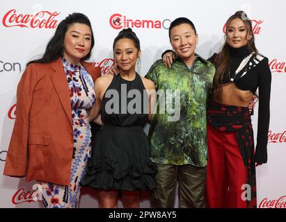 Las Vegas, USA. 27. April 2023. Sherry Cola, Stephanie Hsu, Sabrina Wu, Ashley Park, Ankunft bei den Big Screen Achievement Awards auf der CinemaCon 2023, die am 27. April 2023 im Caesars Palace in Las Vegas, Nevada, stattfindet © JPA/AFF-USA.com Guthaben: AFF/Alamy Live News Stockfoto