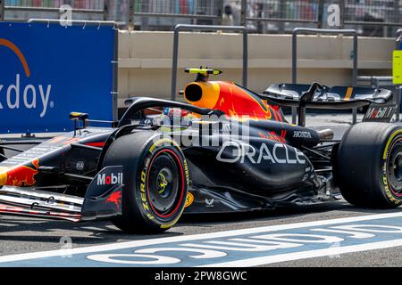 Baku, Aserbaidschan, 28. April, Sergio Perez aus Mexiko tritt um Red Bull Racing an. Qualifikation, Runde 4 der Formel-1-Meisterschaft 2023. Kredit: Michael Potts/Alamy Live News Stockfoto