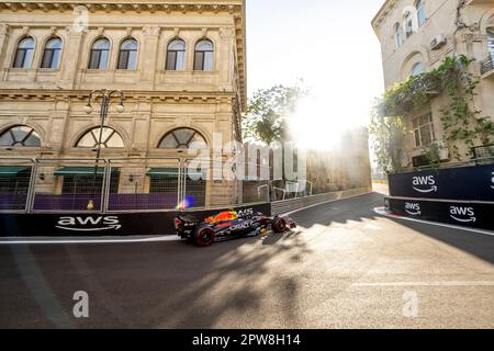 Baku, Aserbaidschan, 28. April, Sergio Perez aus Mexiko tritt um Red Bull Racing an. Qualifikation, Runde 4 der Formel-1-Meisterschaft 2023. Kredit: Michael Potts/Alamy Live News Stockfoto