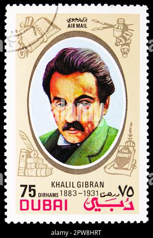 MOSKAU, RUSSLAND - 08. APRIL 2023: Auf dem in Dubai gedruckten Poststempel ist die Serie Khalil Gibran (1883-1931), Famous People (II), circa 1972 zu sehen Stockfoto