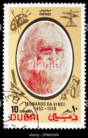 MOSKAU, RUSSLAND - 08. APRIL 2023: Poststempel gedruckt in Dubai zeigt Leonardo da Vinci (1452-1519), Famous People (II) Serie, circa 1972 Stockfoto
