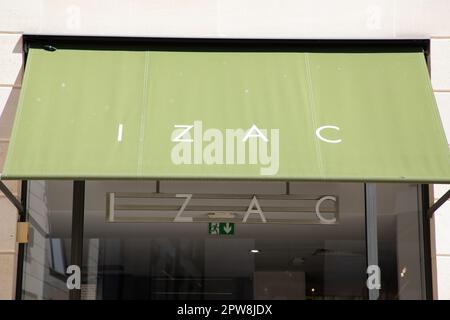 Bordeaux , Aquitaine France - 04 17 2023 : Izac-Logo und Namenstext Markengeschäft Männer Modeshop Stockfoto