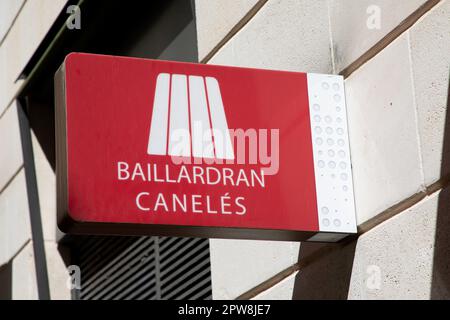 Bordeaux , Aquitaine France - 04 17 2023 : Baillardran Caneles Markenlogo und Textschild Wandfassade lokales burgunderfarbenes gebäck in Bordeaux frankreich c Stockfoto