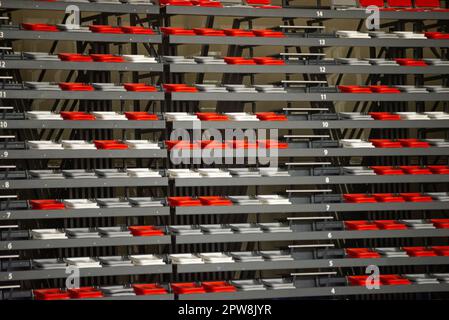 Sitze im Stadion. Geringe Tiefenschärfe. Stockfoto