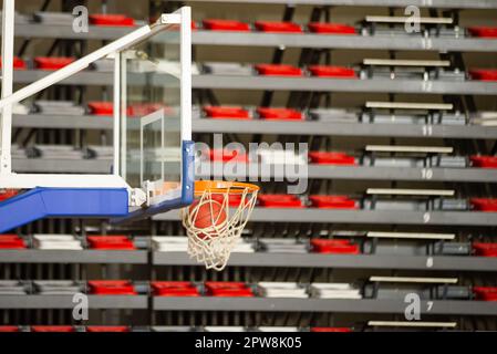 Die Gewinnerpunkte bei einem Basketballspiel Stockfoto