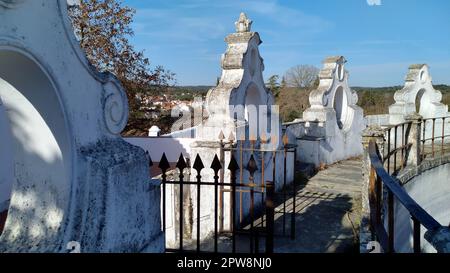 Zisterne aus dem 17. Jahrhundert der Herdade da Mitra, teilweise Blick vom Rundgang, in der Nähe des Dorfes Valverde in Alentejo, Evora, Portugal Stockfoto