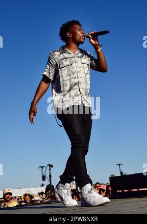 Indio, Kalifornien, 28. April 2023 - BRELAND tritt auf der Bühne des Stagecoach Country Music Festivals auf. Foto: Ken Howard/Alamy Live News Stockfoto