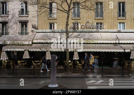 Le Select Restaurant am Boulevard du Montparnasse in Paris, Frankreich. 24. März 2023. Stockfoto