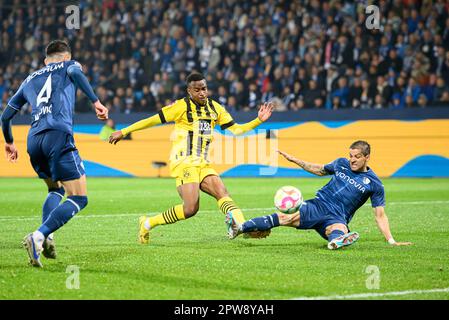 Von links nach rechts Erhan MASOVIC (BO), Youssoufa MOUKOKO (DO), Cristian GAMBOA (BO), Torchance, Action, Duels, Fußball 1. Bundesliga, 30. Spieltag, VfL Bochum (BO) - Borussia Dortmund (DO) 1:1, am 28. April 2023 in Bochum/Deutschland. #DFL-Vorschriften verbieten die Verwendung von Fotografien als Bildsequenzen und/oder quasi-Video # Stockfoto