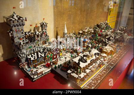 28. april 2023 - Italien, Lombardei, Monza - „I Love Lego“-Ausstellung mit Dioramen, die mit Lego-Steinen erbaut wurden und in der Royal Villa reale in Mo ausgestellt sind Stockfoto