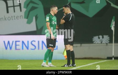 Münster, Deutschland. 28. April 2023. firo: 04/28/2023-Fußball, Fußball, Saison der regionalen Liga, 2022/2023, regionale Liga West, Rücklauf, 32. Matchday SC Preussen Munster, SCP, Preussen Münster - Fortuna Köln 1:3 Yassine Bouchama, Ganzzahl, mit, und, Linesman Credit: dpa/Alamy Live News Stockfoto