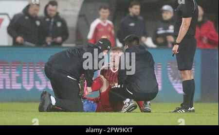 Münster, Deutschland. 28. April 2023. firo: 04/28/2023-Fußball, Fußball, Saison der regionalen Liga, 2022/2023, regionale Liga West, Rückflug, 32. Spieltag SC Preussen Munster, SCP, Preußen Münster - Fortuna Köln 1:3 Lars Lokotsch, vor Ort, wird behandelt Kredit: dpa/Alamy Live News Stockfoto
