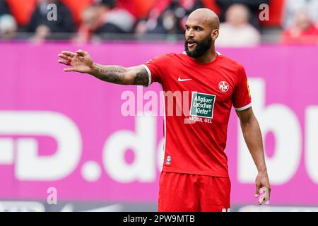 Kaiserslautern, Deutschland. 29. April 2023. Fußball: 2. Bundesliga, 1. FC Kaiserslautern – Hansa Rostock, Matchday 30, Fritz-Walter-Stadion. Kaiserslauterns Terrence Boyd-Gesten. Kredit: Uwe Anspach/dpa - WICHTIGER HINWEIS: Gemäß den Anforderungen der DFL Deutsche Fußball Liga und des DFB Deutscher Fußball-Bund ist es verboten, im Stadion aufgenommene Fotos und/oder das Spiel in Form von Sequenzbildern und/oder videoähnlichen Fotoserien zu verwenden oder verwenden zu lassen./dpa/Alamy Live News Stockfoto