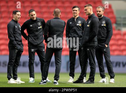 Von links nach rechts, Burnleys Josh Cullen, Josh Brownhill, Jack Cork, Taylor Harwood-Bellis und Jay Rodriguez vor dem Sky Bet Championship-Spiel in Ashton Gate, Bristol. Foto: Samstag, 29. April 2023. Stockfoto