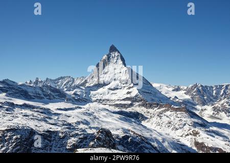 Der Blick auf ein verschneites Matterhorn vom Gornergrat Stockfoto